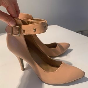 Nude heels with zipper in back